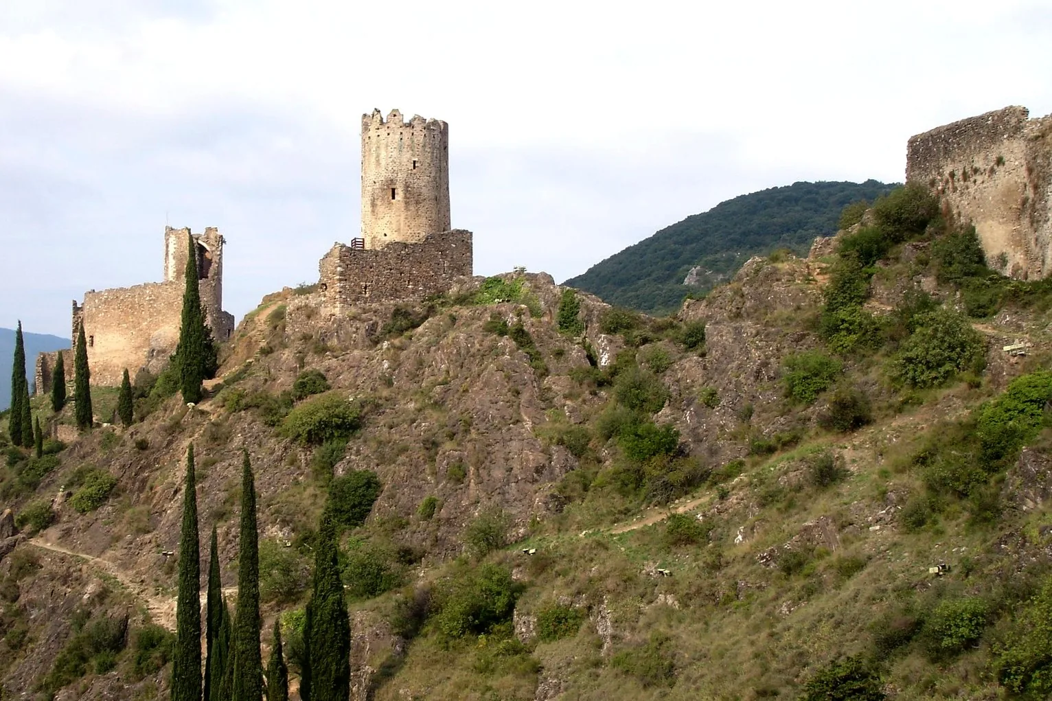 Castells de Lastours · Foto de Pinpin, CC BY-SA 3.0